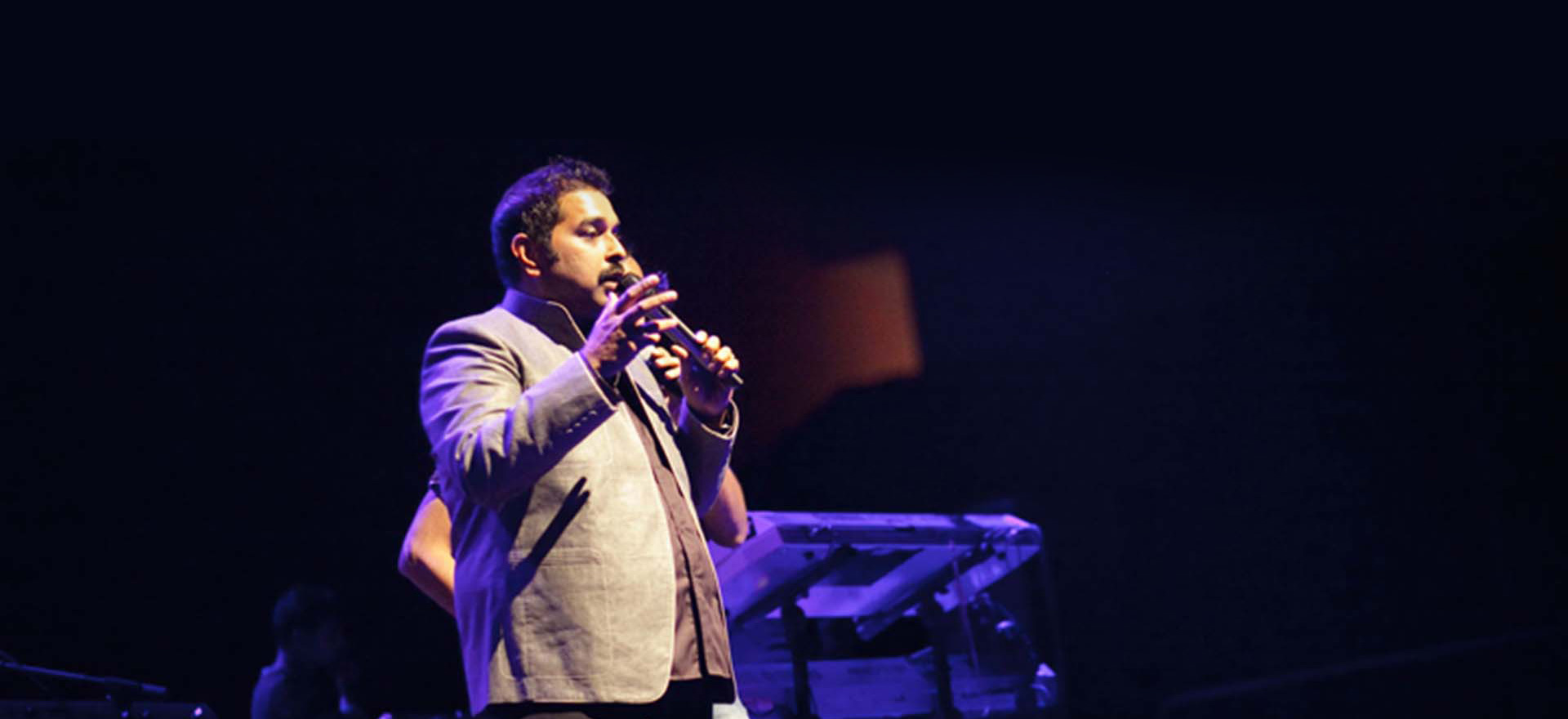 home_musician_about1